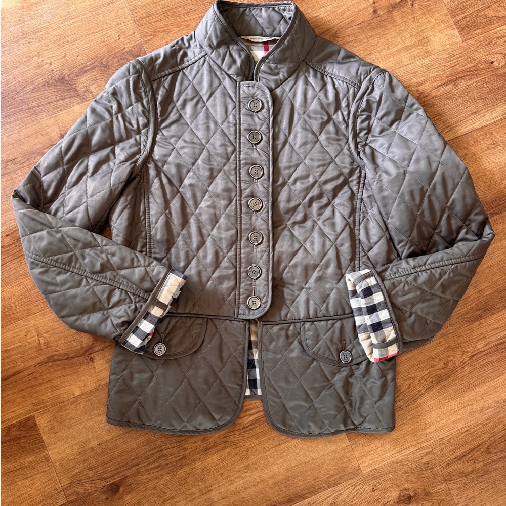 Elegant Quilted Burberry Jacket – Size Medium